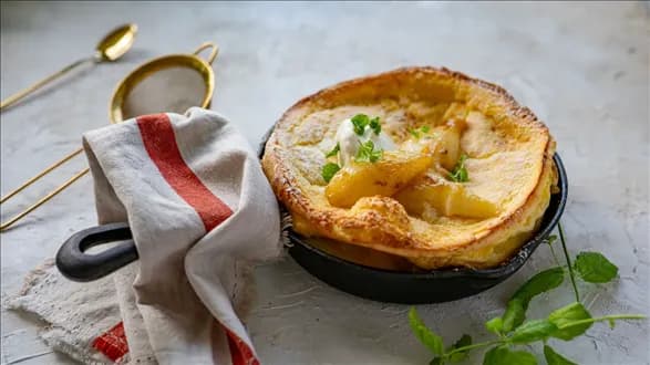 Pieczony naleśnik z gruszkami i kardamonem