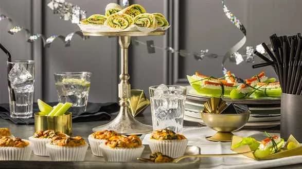 Seler naciowy z serkiem pesto i kabanosami