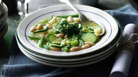 Zupa jarzynowa z pastą ziołową