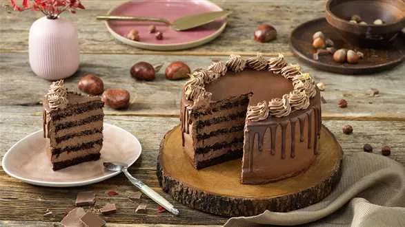 Tort czekoladowy z kremem maślanym i konfiturą