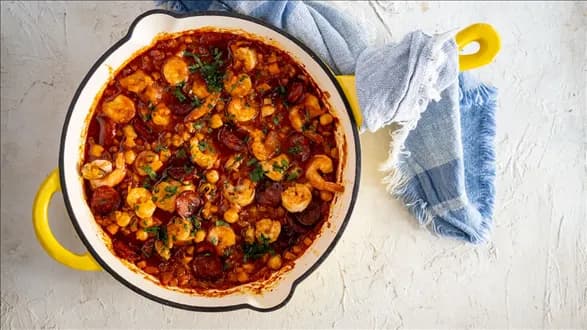 Gulasz z chorizo i krewetkami