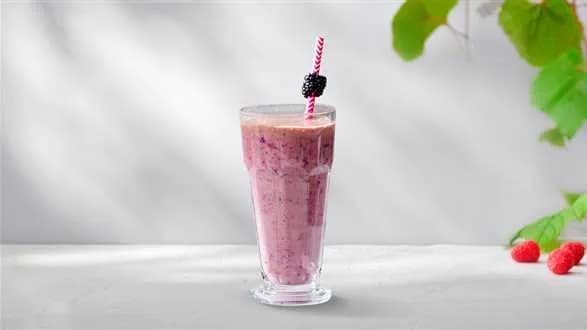 Shake jagodowo-bananowy z nasionami chia