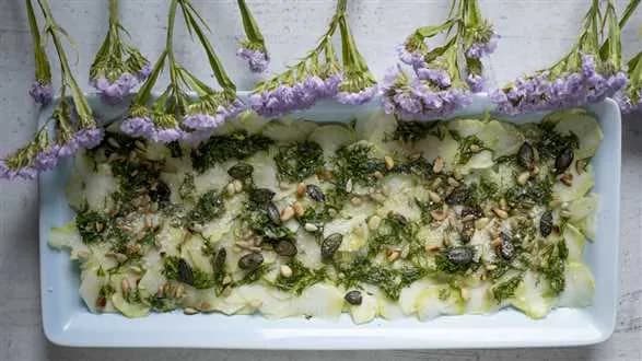 Carpaccio z łodygi brokułu