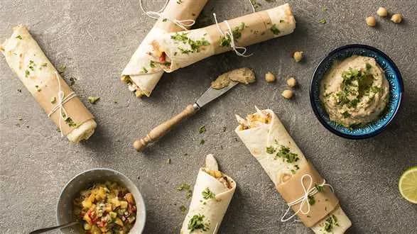 Szybkie tortille z salsą z brzoskwiń