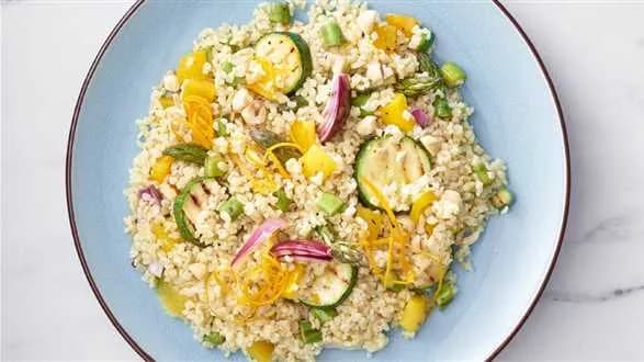 Sałatka z kaszą bulgur i warzywami