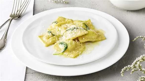 Ravioli. Przepis z ricottą i parmezanem