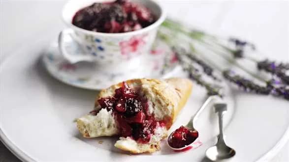 Konfitura z gruszek i jeżyn z lawendą