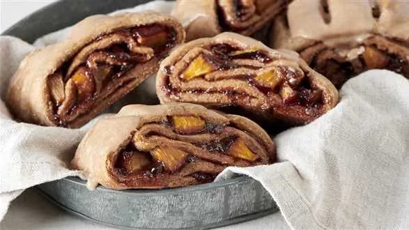 Wegańskie drożdżówki ze śliwkami