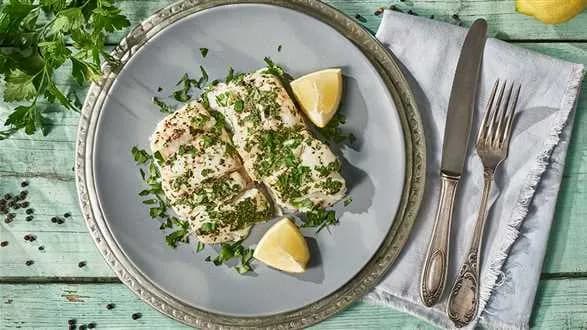 Filet z zębacza smugowego w zielonej pietruszce