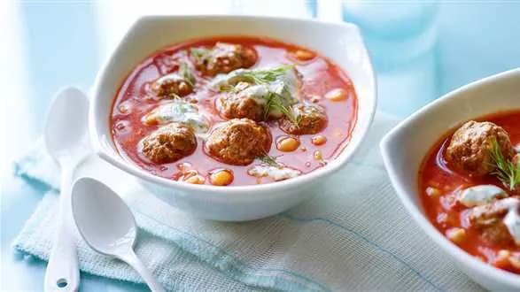 Zupa pomidorowa z ryżem i klopsikami jagnięcymi