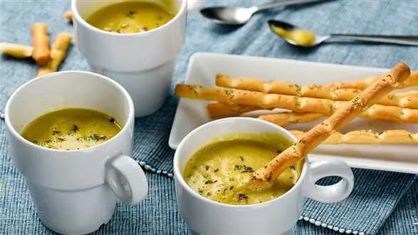 Wegańska zupa z ciecierzycy