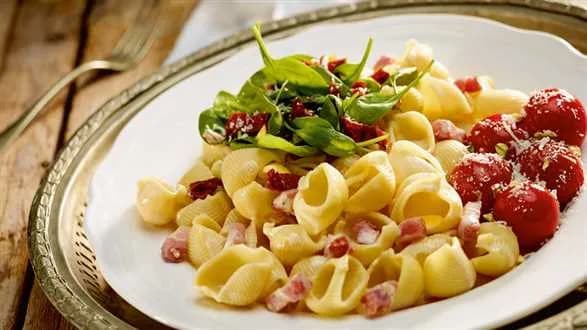 Makaron lumaconi według Okrasy z sosem alla carbonara