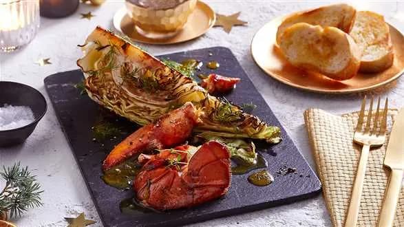 Homar w sosie maślano-pomarańczowym z marynowaną kapustą stożkową