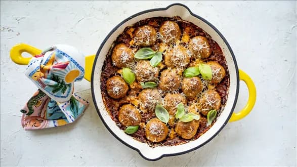 Pulpeciki z indyka zapiekane w sosie pomidorowym