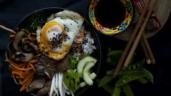 Bibimbap z wołowiną