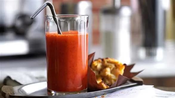 Napój marchewkowo-imbirowy z pomarańczą