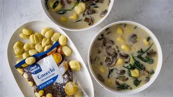 Zupa pieczarkowa z gnocchi