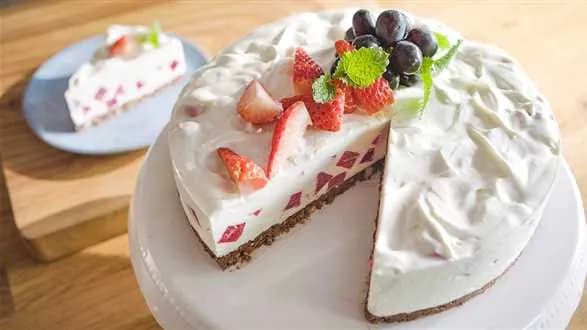 Śmietanowiec z galaretką