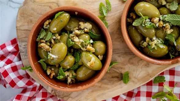 Marynowane oliwki z orzechami włoskimi