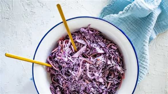 Sałatka colesław z czerwonej kapusty