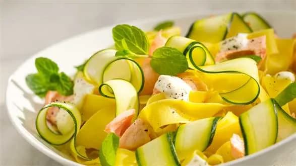 Makaron z cukinią i łososiem