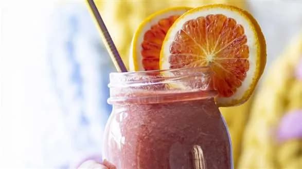 Koktajl z czerwonych pomarańczy