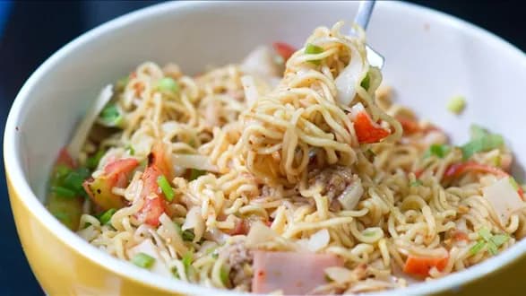 Sałatka z zupek chińskich