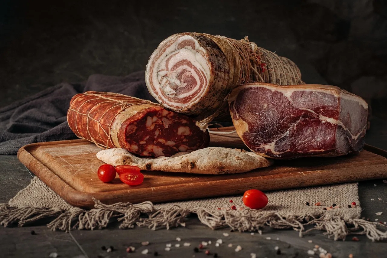 Jak peklować mięso do wędzenia i pieczenia?