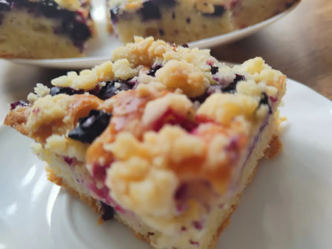 Fit ciasto jogurtowe z owocami: Prosty przepis na zdrowy deser