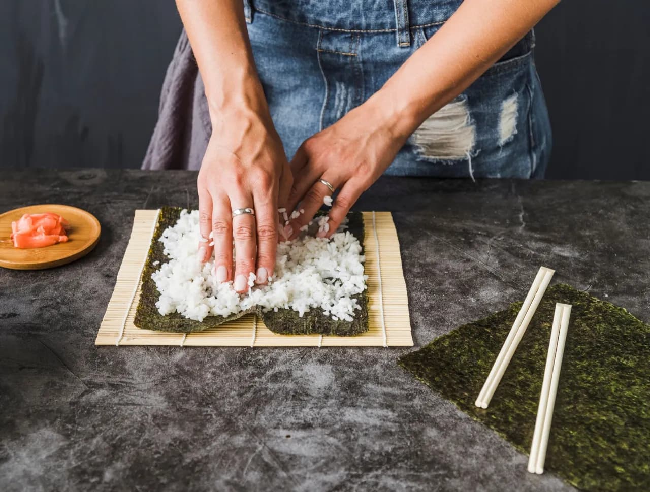 Ryż do sushi perfekcyjnie przygotowany: krok po kroku