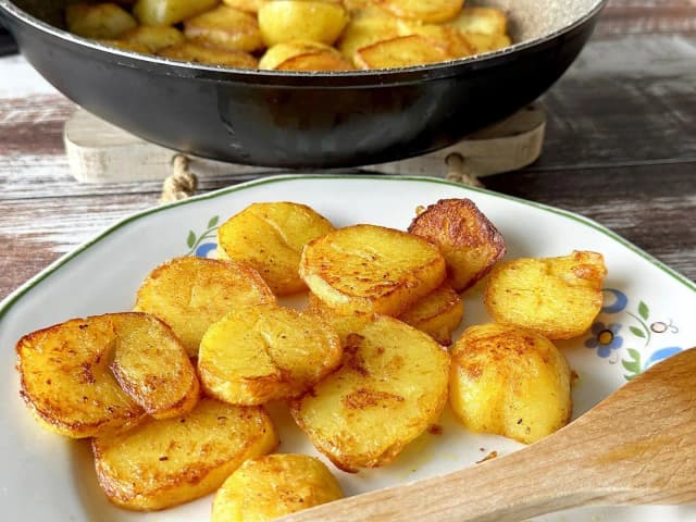 Jak zrobić talarki ziemniaczane na patelni: prosty przepis krok po kroku