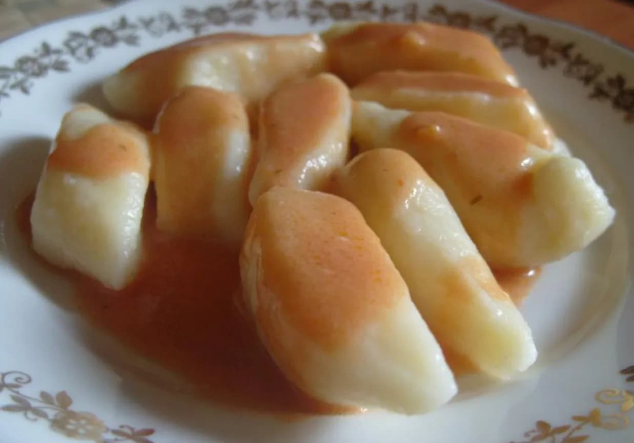 Domowe kopytka z szybkim sosem pomidorowym - pyszny przepis na obiad