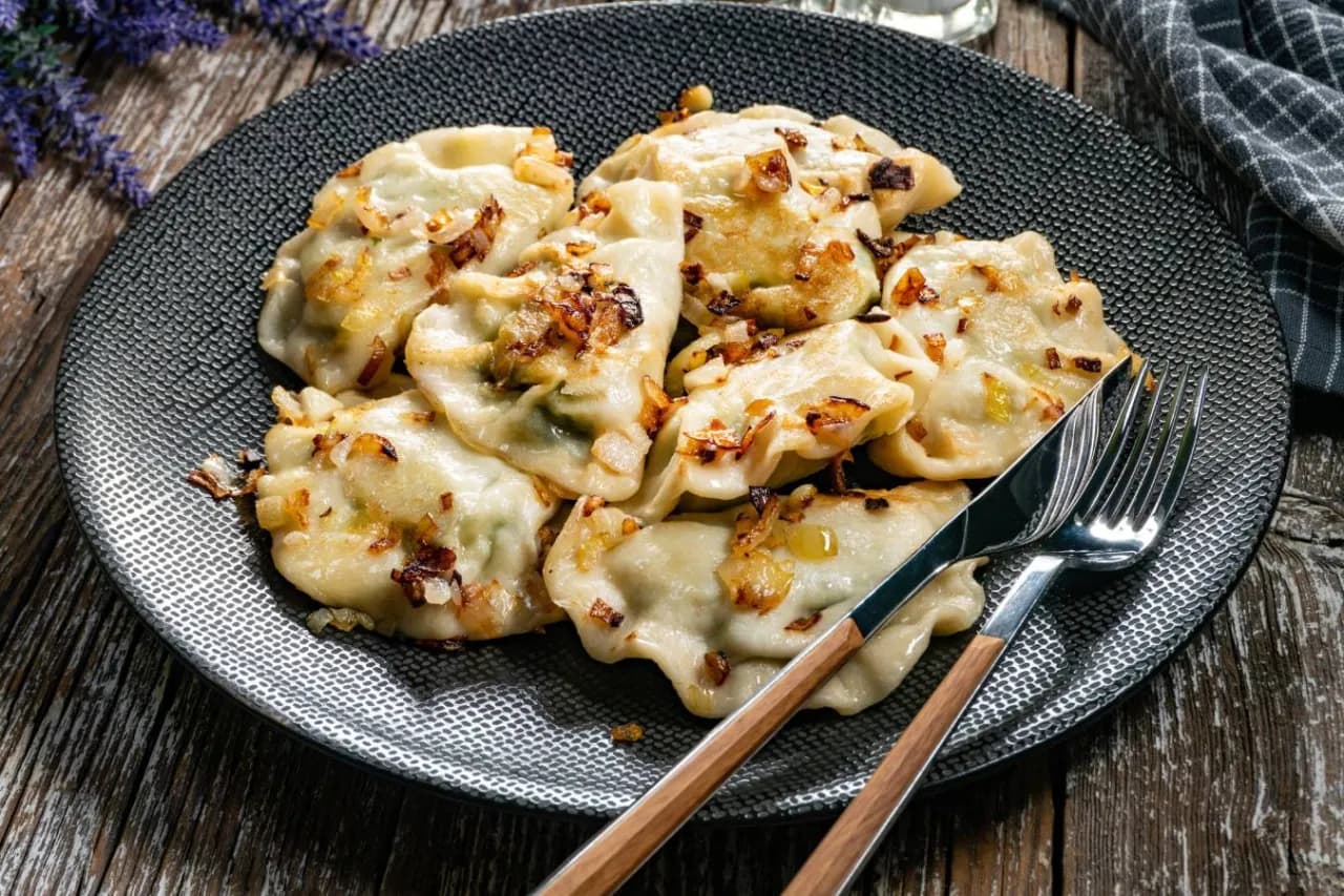 Jak ugotować pyszne pierogi mrożone krok po kroku w 10 minut