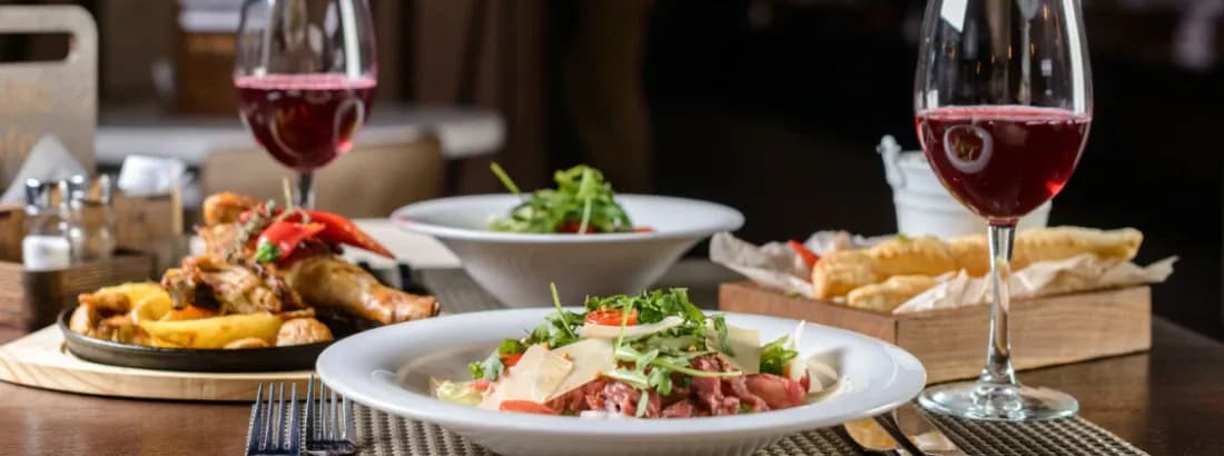 Romantyczna kolacja w domu: 15 prostych dań na wyjątkowy wieczór