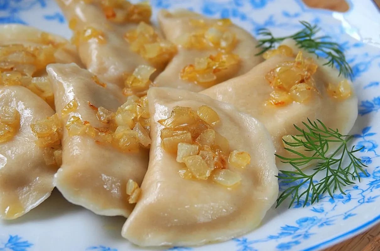 Jak zrobić pierogi ruskie dietetyczne: przepis i kalorie