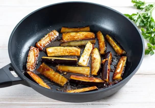 Prosty sposób jak zrobić bakłażana na patelni: 5 kroków do idealnego smaku