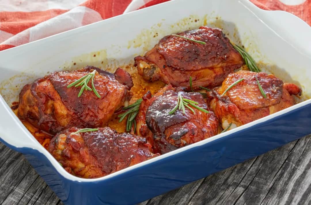 Najlepsze pomysły na dania z ugotowanych udek kurczaka - przepisy i porady