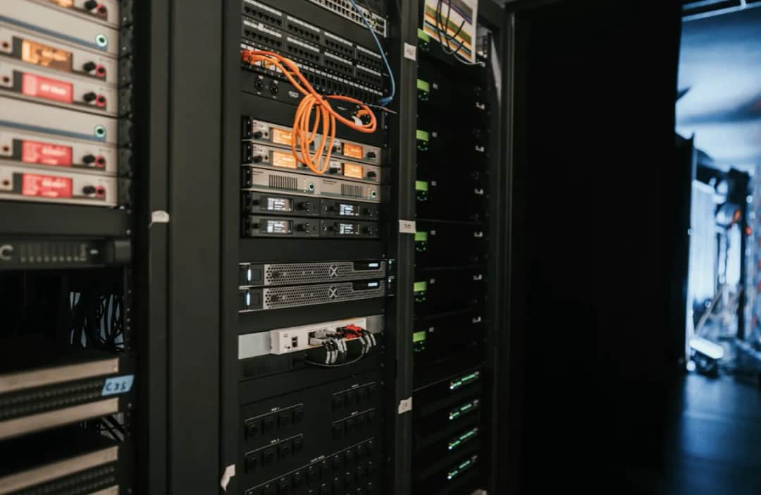 Edge vs Cloud AI — gdzie trzymać mózgi produktu