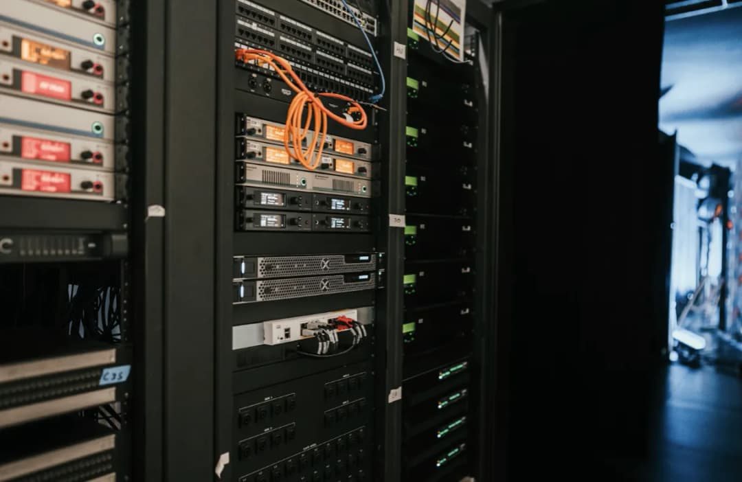 Edge vs Cloud AI — gdzie trzymać mózgi produktu