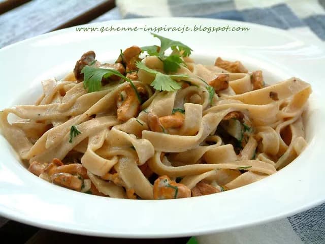 Dietetyczny makaron z kurkami: przepis na zdrowy i sycący obiad