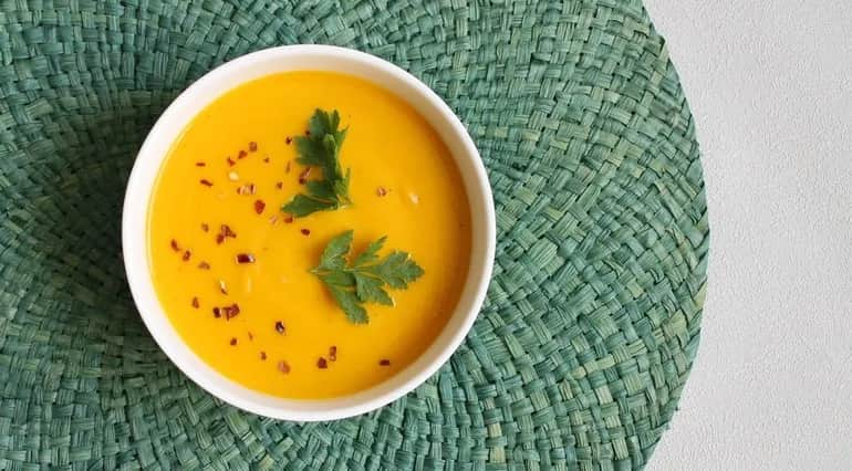 Ile kalorii ma zupa dyniowa? Sprawdź, co może Cię zaskoczyć