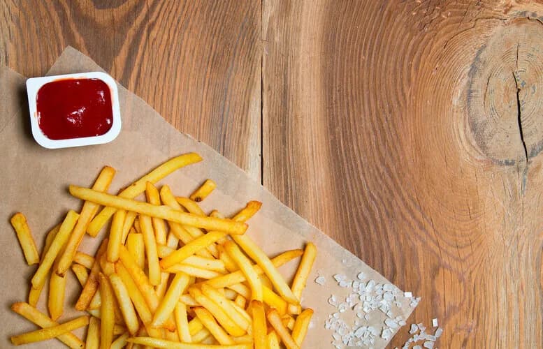 Ile smażyć frytki na patelni? Sprawdź czasy i najlepsze wskazówki