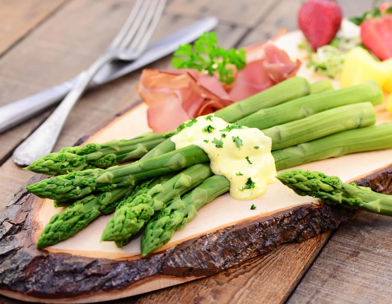 Jak smakują szparagi? Odpowiadamy na najczęstsze pytania!