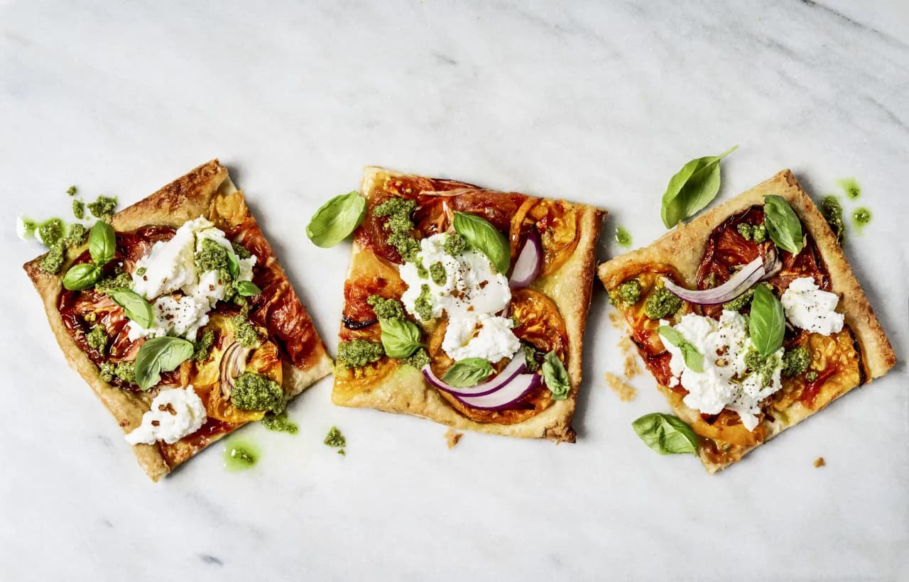 Najsmaczniejsza fit pizza z patelni w 15 minut - szybki przepis bez piekarnika