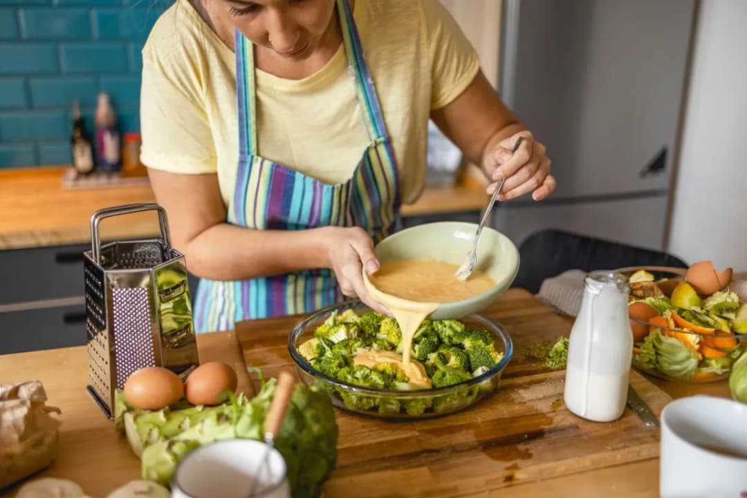 Wino w kuchni: nie tylko do picia. Przepisy na sosy, marynaty i desery