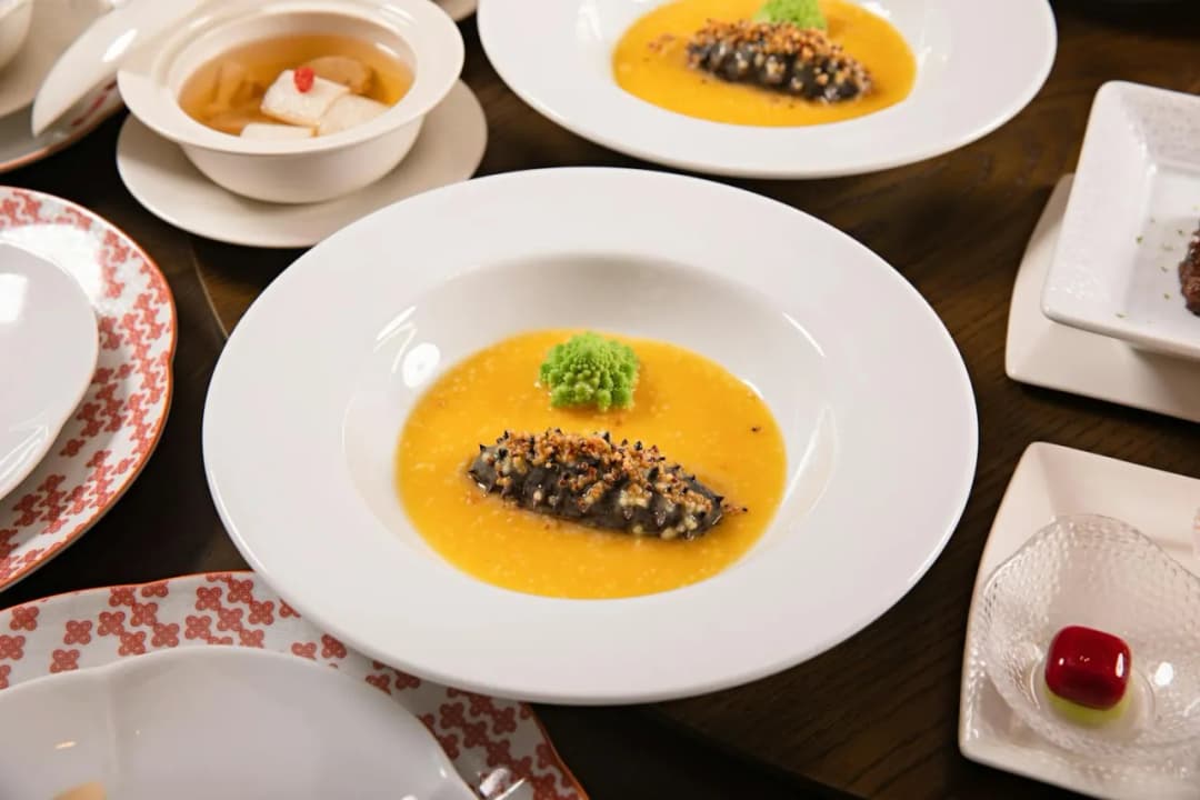 Sekrety perfekcyjnego sosu – podstawowe techniki, które odmienią Twoje gotowanie