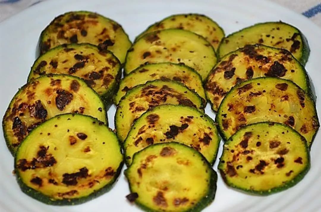 Jak zrobić cukinię na patelni: prosty sposób na pyszny obiad w 15 minut