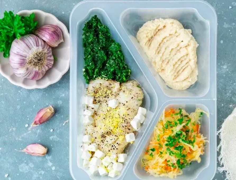 Kompletny przewodnik po diecie ketogenicznej: Co jeść, czego unikać i jak zacząć