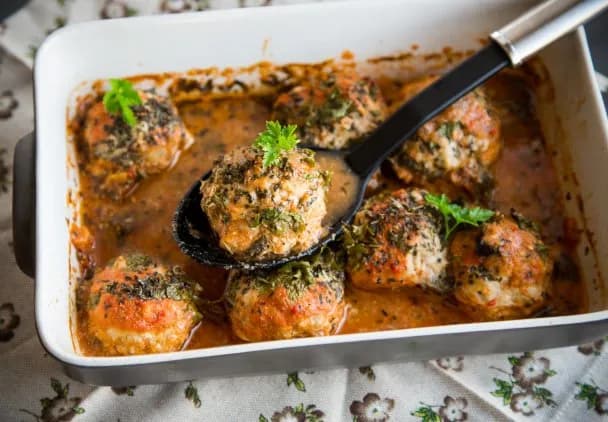 Domowe przepisy co ugotować z mięsa mielonego: 15 smacznych pomysłów