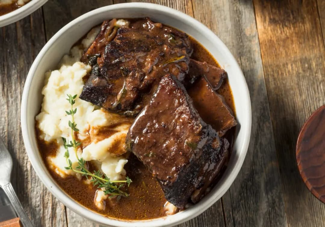 Jak zrobić perfekcyjne żeberka na patelni: przepis krok po kroku w 60 minut